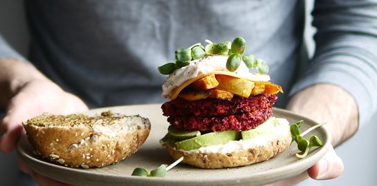 Αυτό το chorizo burger παίζει να είναι το επικότερο πρωινό όλων των εποχών