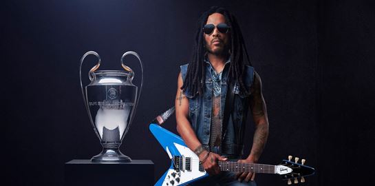 Ο Lenny Kravitz στον τελικό του UEFA Champions League στο Λονδίνο