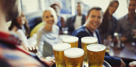 Στον Καναδά φτιάχνουν μπύρα από κάνναβη που σε &quot;φτιάχνει&quot; αμέσως