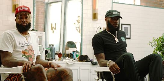 Ο LeBron James τα λέει με Snoop Dogg και Jon Stewart στο πρώτο επεισόδιο του The Shop