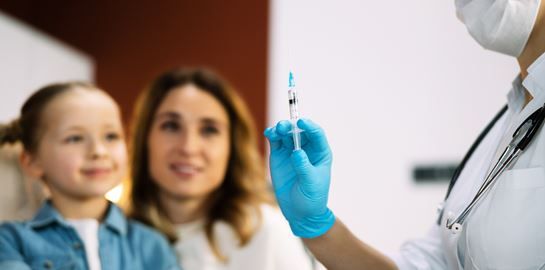 Πώς ένα εμβόλιο προστατεύει τα μέλη μιας οικογένειας