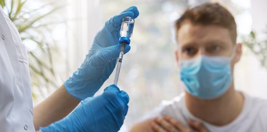 Εμβολιασμένο μόνο το 57% των Ελλήνων σύμφωνα με τα στοιχεία