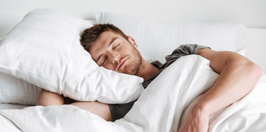 Ποια είναι η μέθοδος 4-7-8 που θα κάνει πολύ πιο ποιοτικό τον ύπνο σου