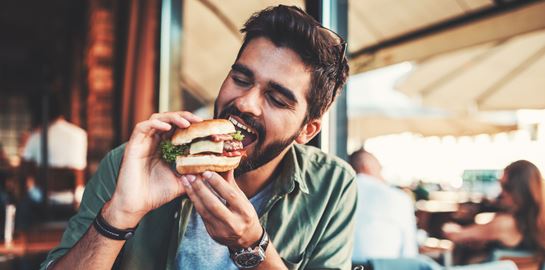 Τι είναι η επεισοδιακή υπερφαγία και πώς αντιμετωπίζεται