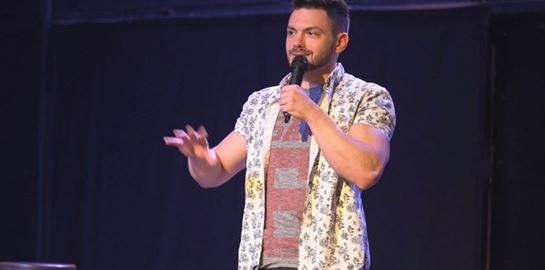 Μιχάλης Σεβαστέρης, ένας vegan stand up κωμικός από το μέλλον
