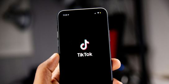 WikiTok: Η εφαρμογή που είναι πολύ καλύτερη από το TikTok