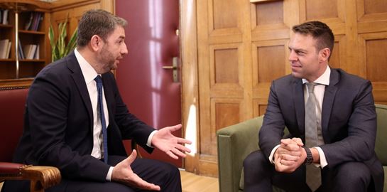 Οι εξελίξεις στον ΣΥΡΙΖΑ έφεραν το ΠΑΣΟΚ στη 2η θέση σε δημοσκόπηση της Opinion Poll