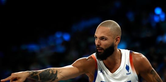 Τα καλύτερα σχόλια και memes για την μεταγραφή Φουρνιέ στον Ολυμπιακό