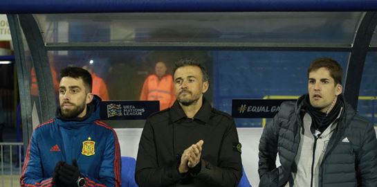 Τι κρατάμε από τον αποκλεισμό της Ισπανίας στο Nations League; Το παλτό του Luis Enrique