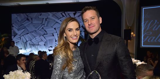 Το total black tailoring μην το φοβάσαι