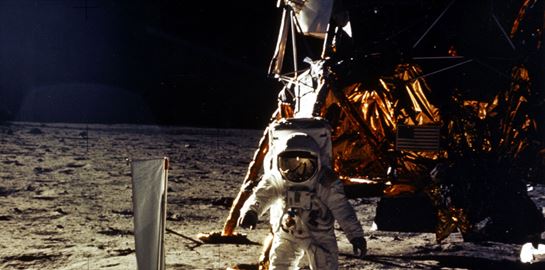 Στο σφυρί σπάνιες φωτογραφίες από την χρυσή εποχή της εξερεύνησης του διαστήματος