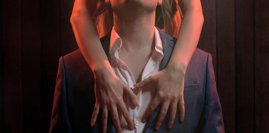 Τι ανακάλυψαν οι επιστήμονες για τις γυναίκες που μιλάνε πολύ πρόστυχα