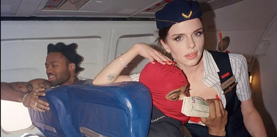 Julia Fox, τώρα και αεροσυνοδός