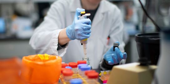 Θετικές εξελίξεις για τη θεραπεία της Covid-19 με πλάσμα ιαθέντων