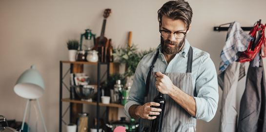 Έτσι ανοίγει ένα μπουκάλι κρασί χωρίς τιρμπουσόν