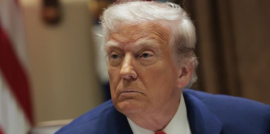 Γιατί ο Donald Trump εξαίρεσε iPhones και υπολογιστές από τους δασμούς