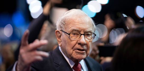 Ο Warren Buffett προχωρά σε ένα μεγάλο &#39;ξεφόρτωμα&#39; των μετοχών που κατέχει στην κατασκευάστρια των iPhone