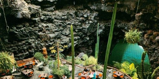 Το πιο ιδιαίτερο εστιατόριο στον κόσμο βρίσκεται μέσα σε μία σπηλιά στα Κανάρια Νησιά