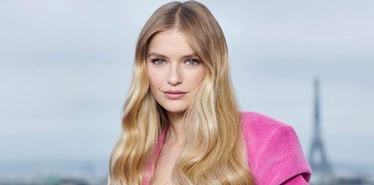 Η Camille Razat είναι ένας σοβαρός λόγος για να δεις Emily in Paris