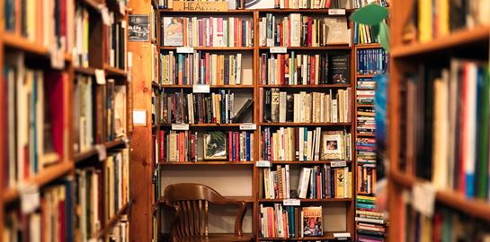 Ανοίγουν από Δευτέρα κομμωτήρια και βιβλιοπωλεία