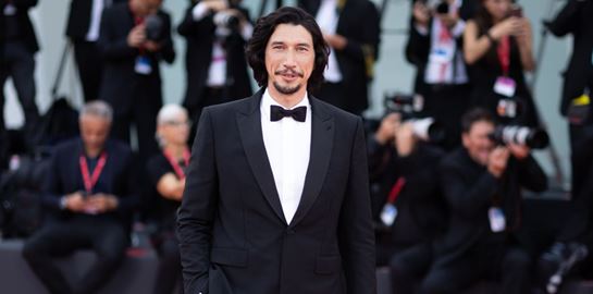 Ο Adam Driver &#39;έριξε&#39; τα &#39;γαλλικά&#39; του σε έναν κριτικό και δεν τον αδικούμε