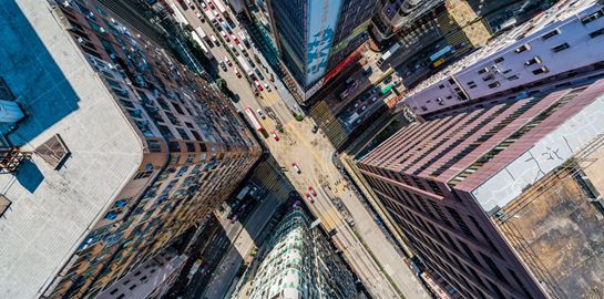 BMX στο χείλος του γκρεμού