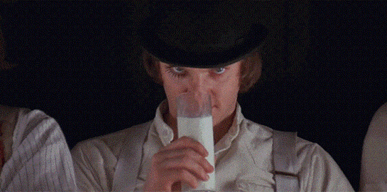 Οι πιο ανατριχιαστικοί κινηματογραφικοί ήρωες πίνουν γάλα. Αλλά γιατί;