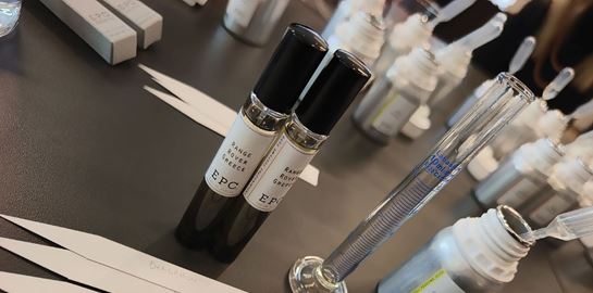 Δημιουργήσαμε τα δικά μας αρώματα στο ειδικό Perfume Blending Masterclass της EPC και της Range Rover