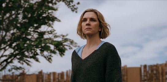 Οι 3 σειρές που -δικαίως- βλέπουν όλοι αυτήν τη στιγμή