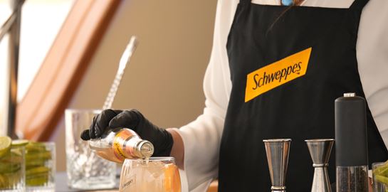 Μπορείς να βρεθείς κι εσύ στα μοναδικά summer parties του Schweppes