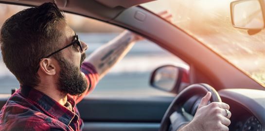 Το λένε και οι έρευνες: 1 στους 5 Έλληνες οδηγούς πλακώνεται στο δρόμο