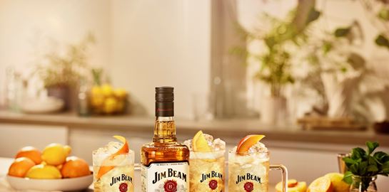 Το cocktail που μπορείς να φτιάξεις εύκολα και να εντυπωσιάσεις τους φίλους σου