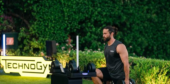Technogym: Παρουσίασε τα νέα Technogym Connected Dumbbells με ένα Exclusive Sunset Master Class με τον Κωνσταντίνο Βασάλο