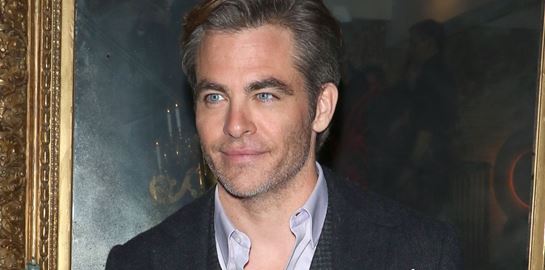 Το σπασμένο 3-piece suit του Chris Pine
