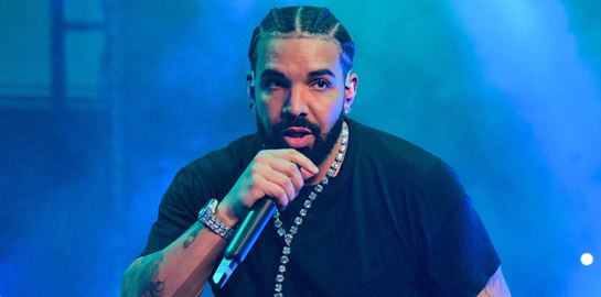 Ο Drake έπαθε Snoop Dogg και δέχεται τρολάρισμα