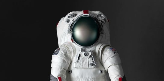 H Prada σχεδίασε διαστημική στολή της NASA για την επιστροφή στη Σελήνη (εικόνες)