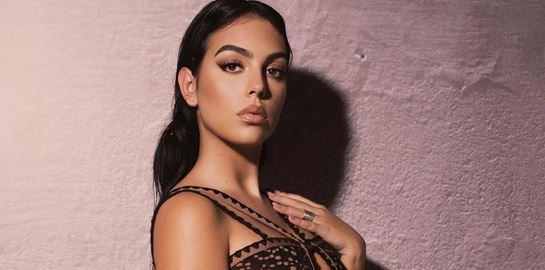 Σέξι κορίτσια, τυχεροί ποδοσφαιριστές