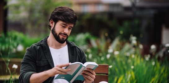 Αυτό είναι το βιβλίο που διαβάζουν όλοι αυτή τη στιγμή