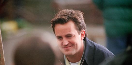 Το &#39;φάντασμα&#39; του Matthew Perry μάλλον επισκέπτεται ένα από τα &#39;Φιλαράκια&#39;