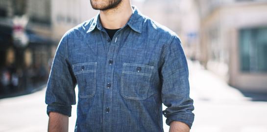 Chambray πουκάμισο αντί για τζην