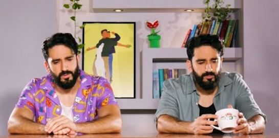 Ο Διονύσης Ατζαράκης απαντά στο Friends-shaming που υφίστανται οι φανς του Matthew Perry