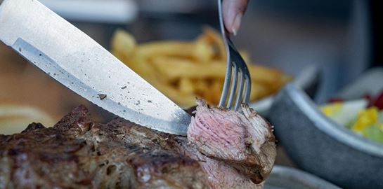 Τσικνοπέμπτη| Οι experts του ψησίματος στην Ελλάδα προτείνουν πώς να κάνουμε τα πιο άπαιχτα κρέατα στο σπίτι