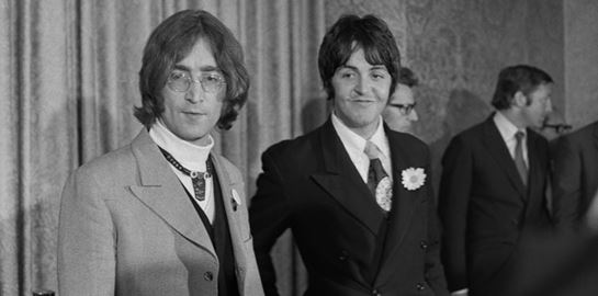 Όταν ο John Lennon συνάντησε για πρώτη φορά τον Paul McCartney