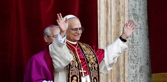 Πόσο κοστίζει το ρολόι που φοράει ο νέος Πάπας και τι συμβολίζει