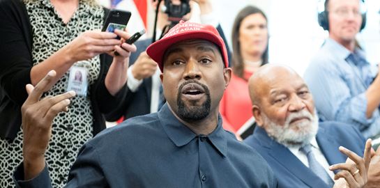 Ο Kanye West ψήφισε (εννοείται) τον εαυτό του