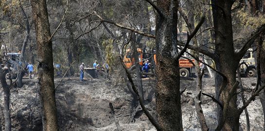 Έρευνα για τα αίτια της φωτιάς στη Βαρυμπόμπη