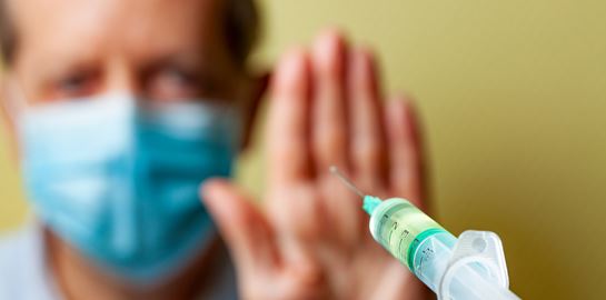 Η πρώτη απόλυση εργαζόμενου στην Ελλάδα επειδή αρνήθηκε να εμβολιαστεί