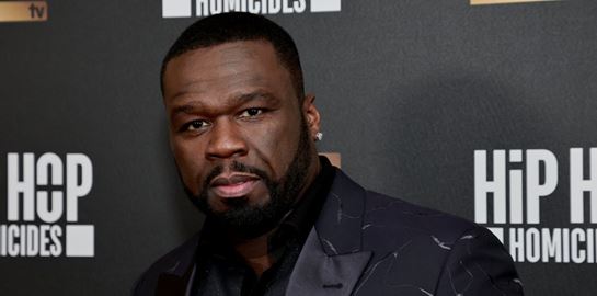 Ο 50 Cent τραυμάτισε γυναίκα σε συναυλία του με μικρόφωνο που πέταξε από τη σκηνή