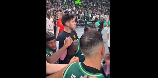 Ο Γκέμπριελ μας έδωσε το blooper της χρονιάς-Πήγε να κάνει &quot;ζντο&quot; με τους πρώην συμπαίκτες του