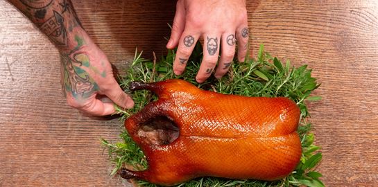 Η κουζίνα ενός πραγματικού καλλιτέχνη κάνει συναρπαστικό τον χειμώνα στο Fuga